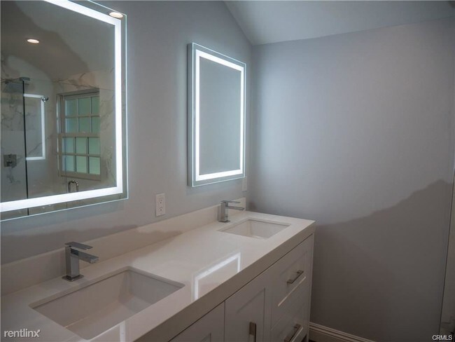 Foto del edificio - 4 br, 4 bath House - 1626 Lorain Rd
