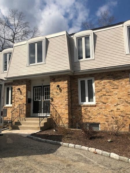 Primary Photo - Renovated Oak Hill Apartment