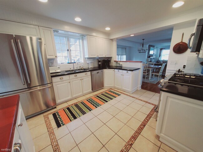 Building Photo - 4 br, 3.5 bath House - 20 Harbor View Ave