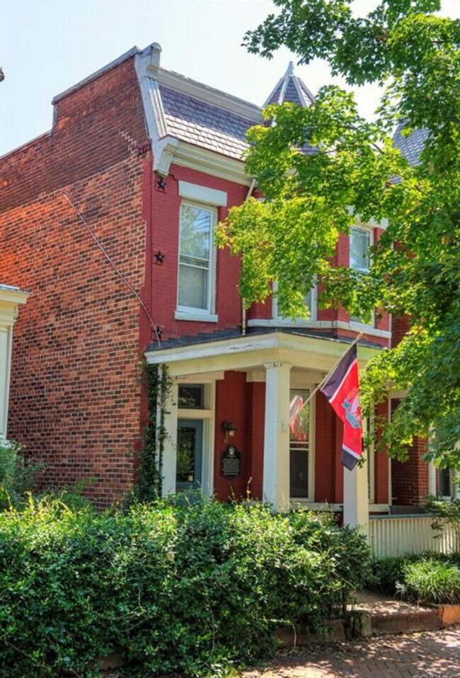 Foto del edificio - 2710 E Grace St