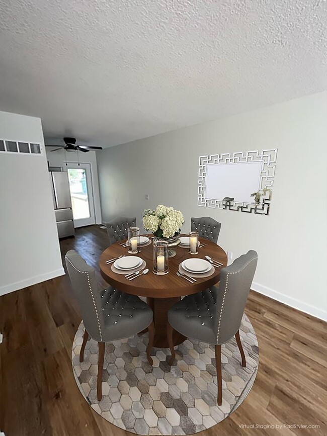 Dinning room - 225 N Olathe View Rd