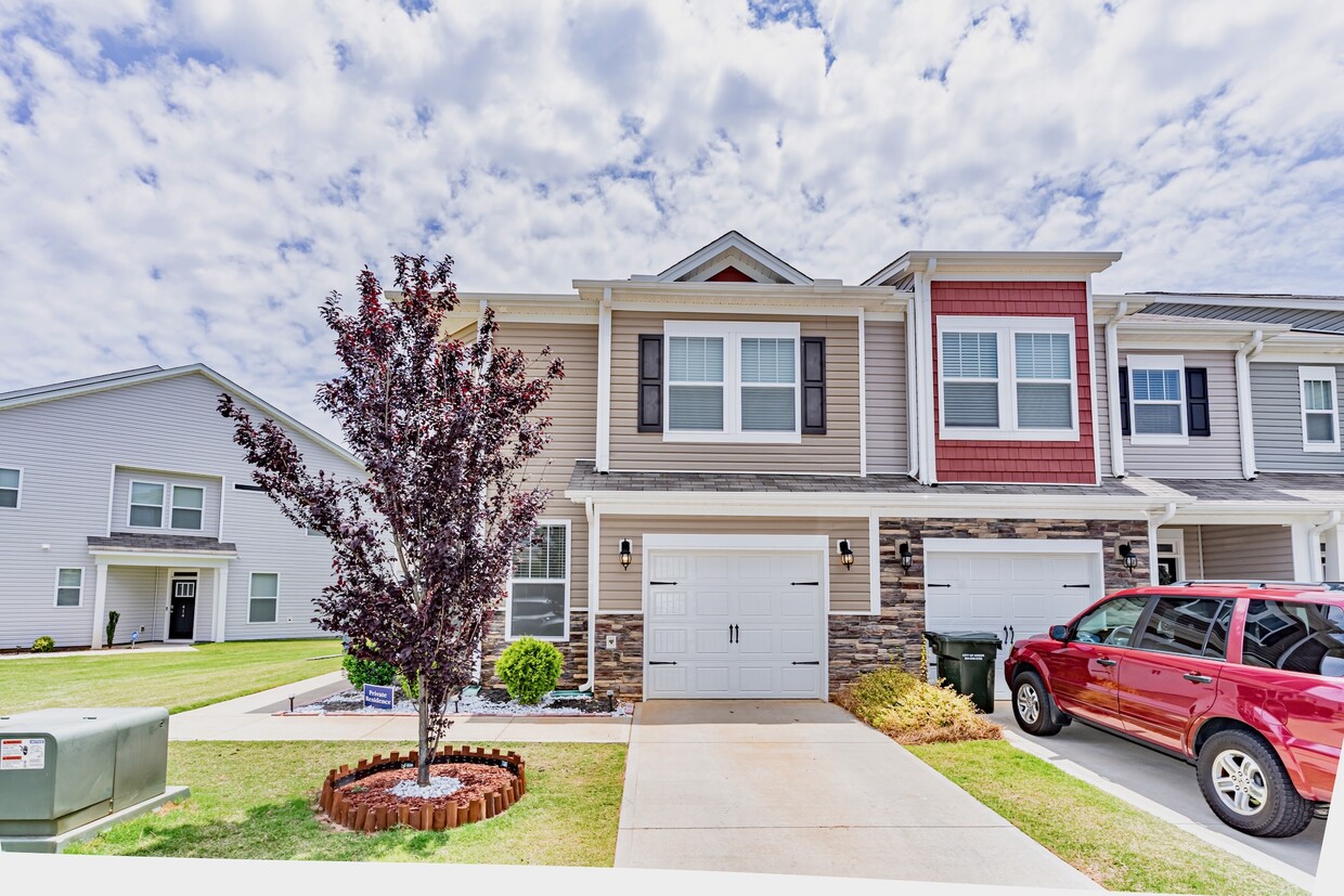 Foto principal - 412 Yellow Fox Rd