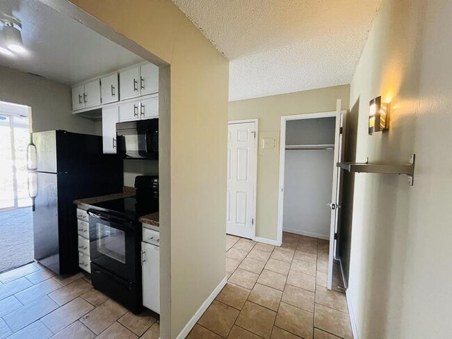 Building Photo - 710 E 200 S
