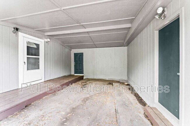 Foto del edificio - 32925 Lexington Ave