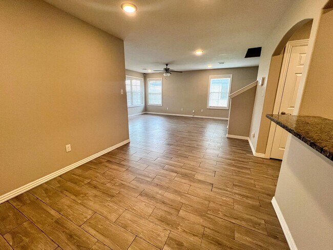 Foto del edificio - Beautiful 3Bed/2Bath Townhome in Chaffee C...