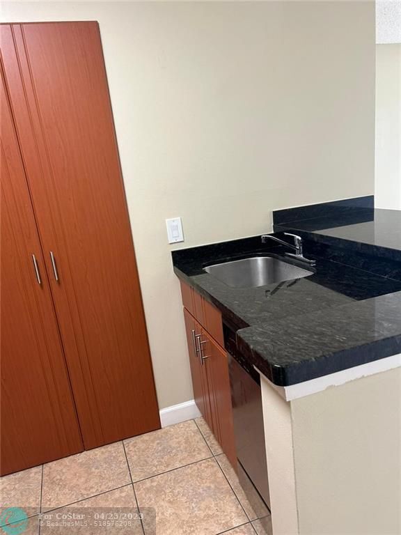 Foto del edificio - 540 S Park Rd