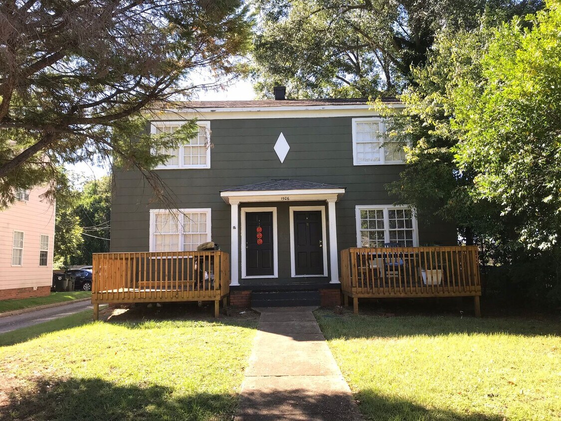 1506 4th Ave Unit B, Tuscaloosa, AL 35401 Room for Rent in Tuscaloosa