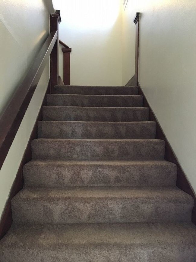 Building Photo - 647 Cherry St