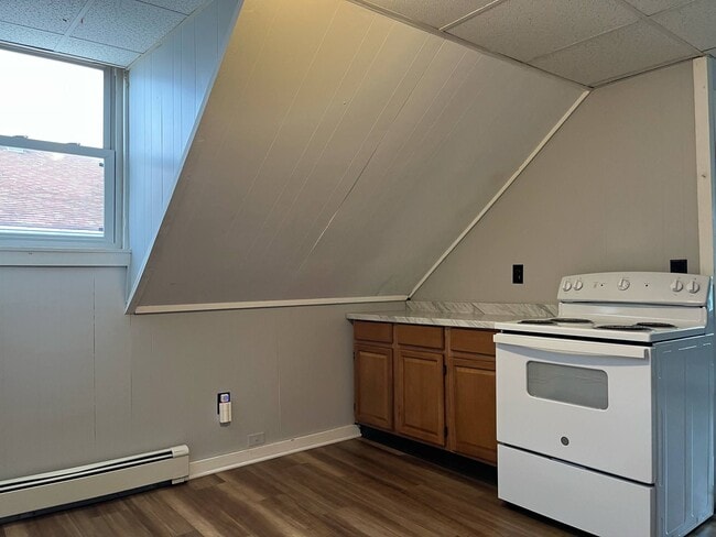 Kitchen - 658 Central Ave
