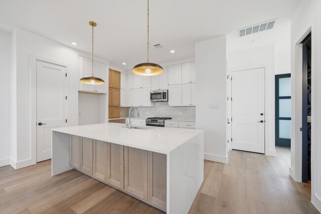 Foto del edificio - 2036 Thonig Rd