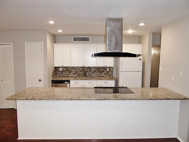 Building Photo - 4406 Kinloch Dr