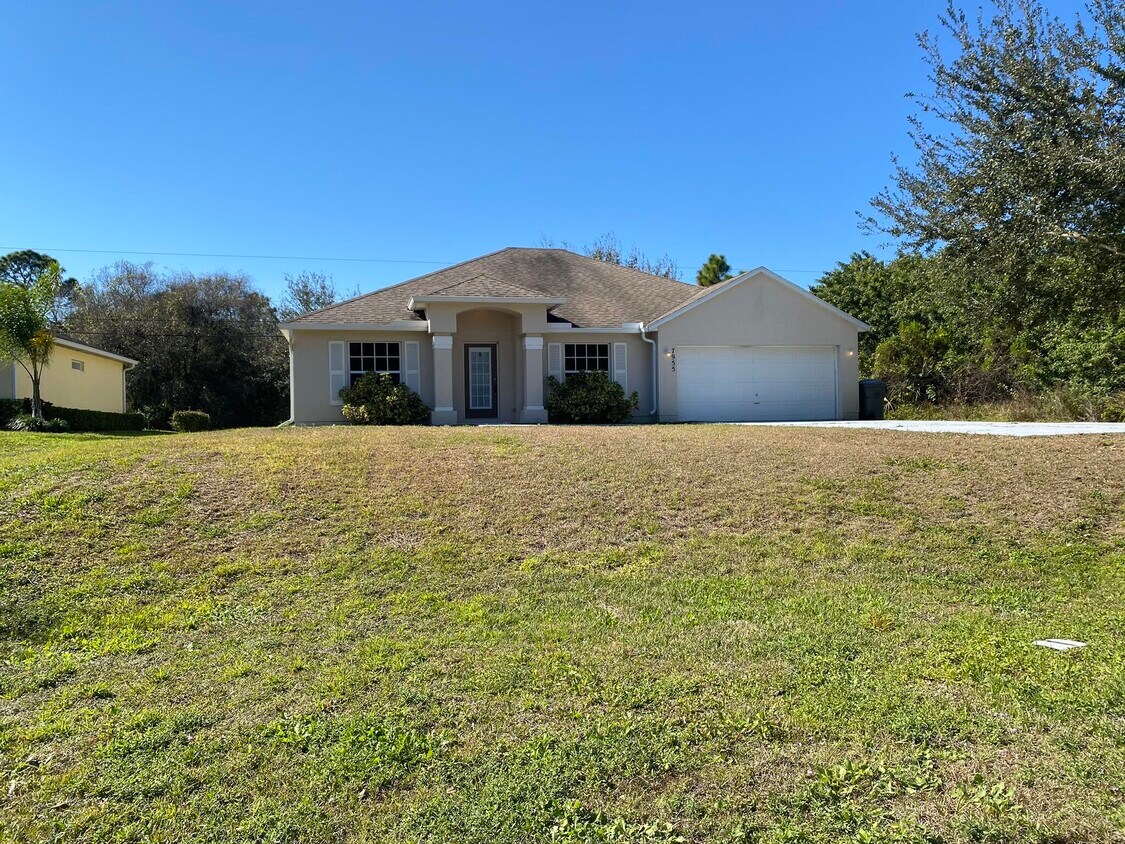 8375 104th Ct, Vero Beach, FL 32967 House for Rent in Vero Beach, FL