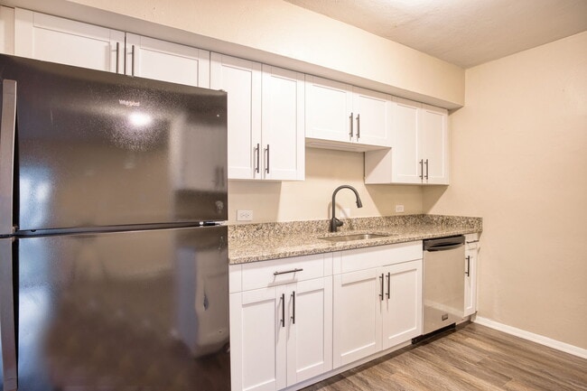 Building Photo - 5721 E Hastings Arch