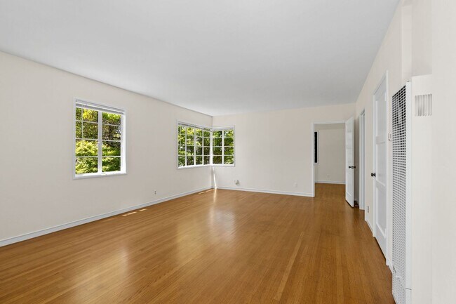 Building Photo - 728-734 Seminary St