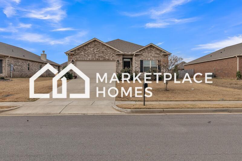 Foto principal - 15995 Glenncrest Ln