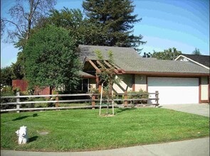 Building Photo - 6601 Mercedes Ave