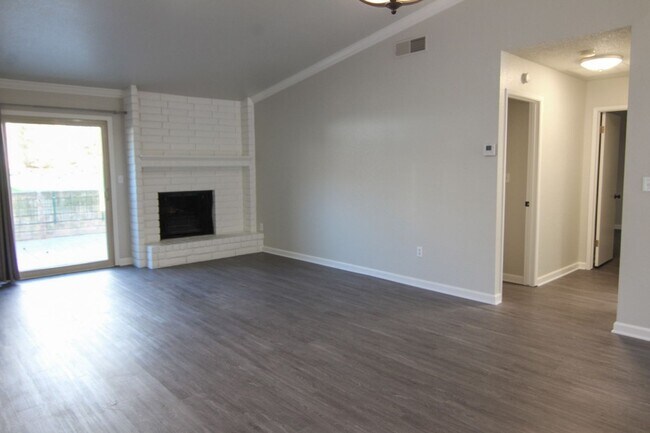 Foto del edificio - Remodeled Redding Condo!
