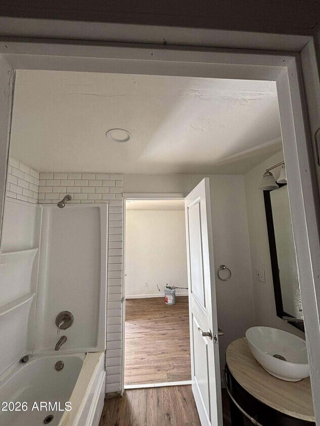 Foto del edificio - 909 N Kadota Ave