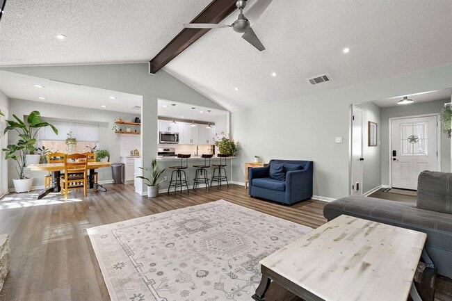 Foto del edificio - 805 Garden Path Dr