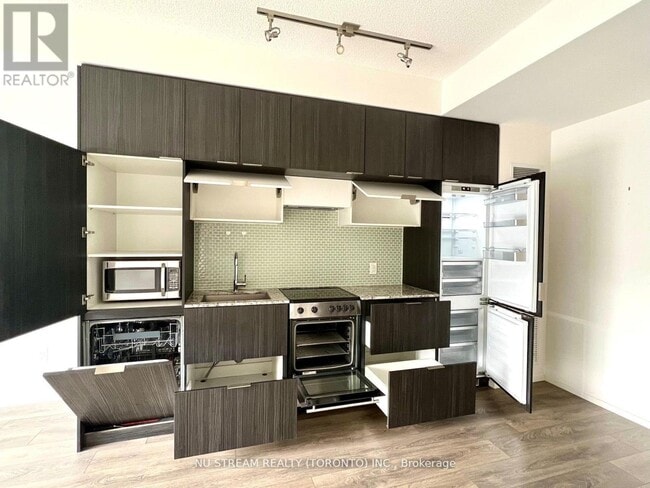 Building Photo - 159 Dundas St E