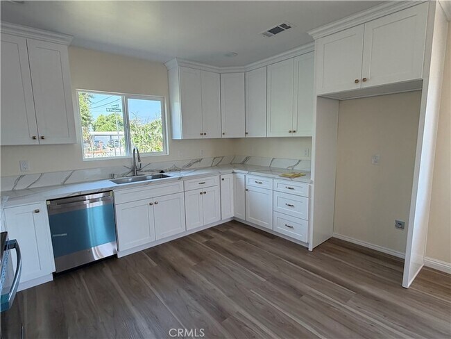 Foto del edificio - 3234 Vineland Ave