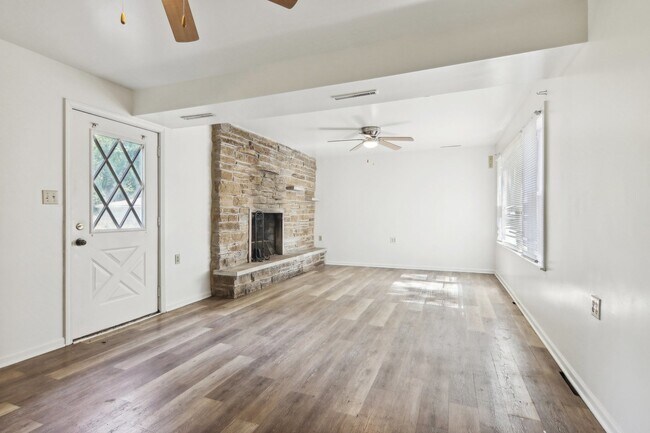 Foto del edificio - 24966 W Lake Shore Dr