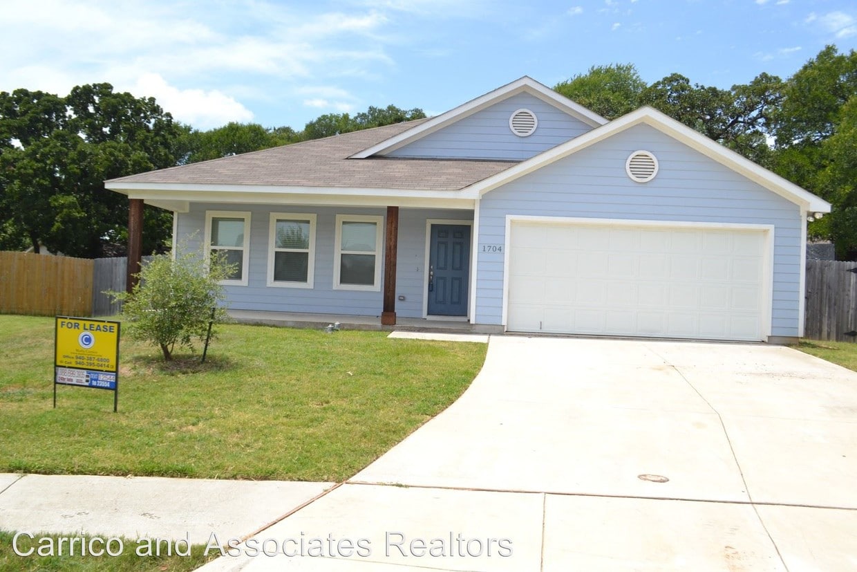 Primary Photo - 3 br, 2 bath Apartment - 1704 Post Oak Ct