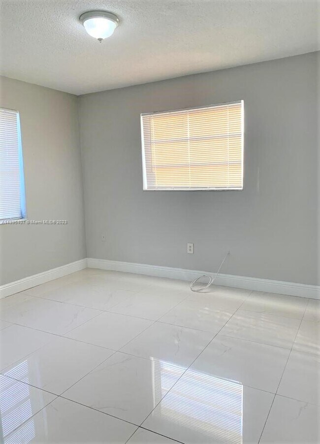 Foto del edificio - 5100 W Flagler St