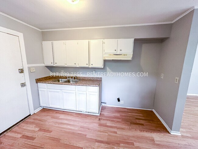 Foto del edificio - 1341 Woodward Rd