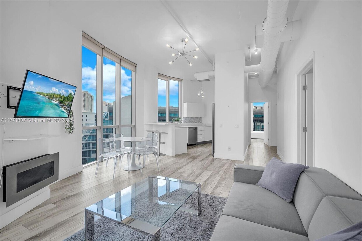 Foto principal - 3029 NE 188th St