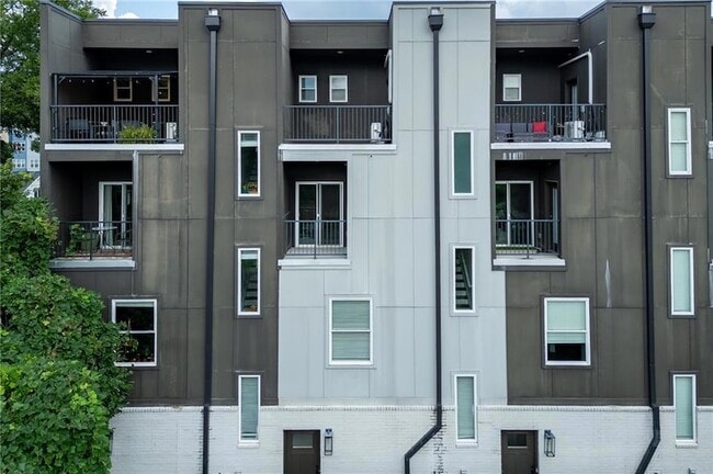 Building Photo - 456 Parkway Dr NE