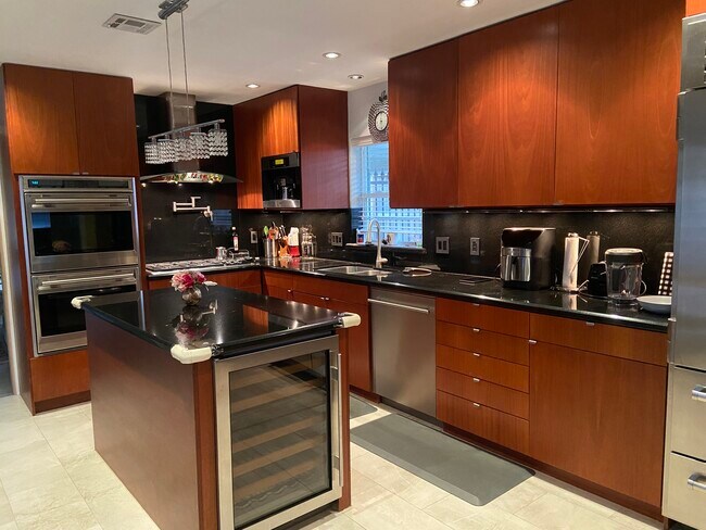 Foto del edificio - 5232 Piping Rock Ln