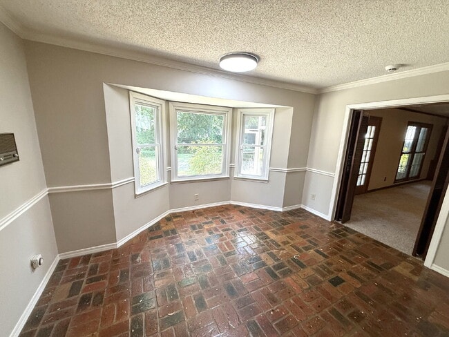 Building Photo - Beautiful 2400 square foot, 4 bedroom, 2.5 bath home in West Mobile.
