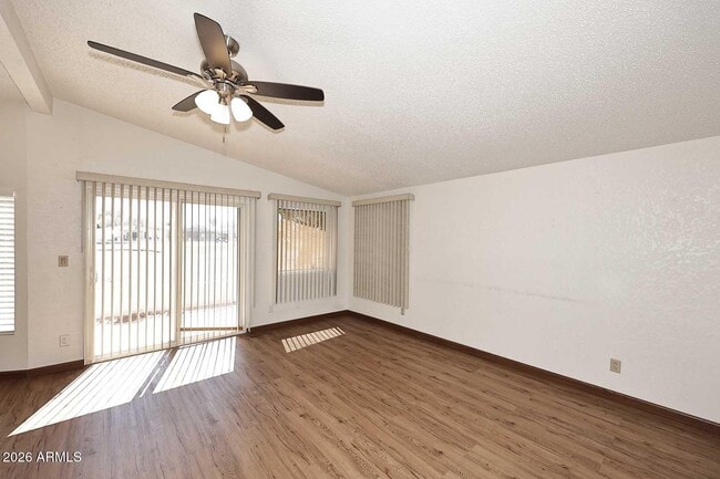 Foto del edificio - 6249 S Pinehurst Dr