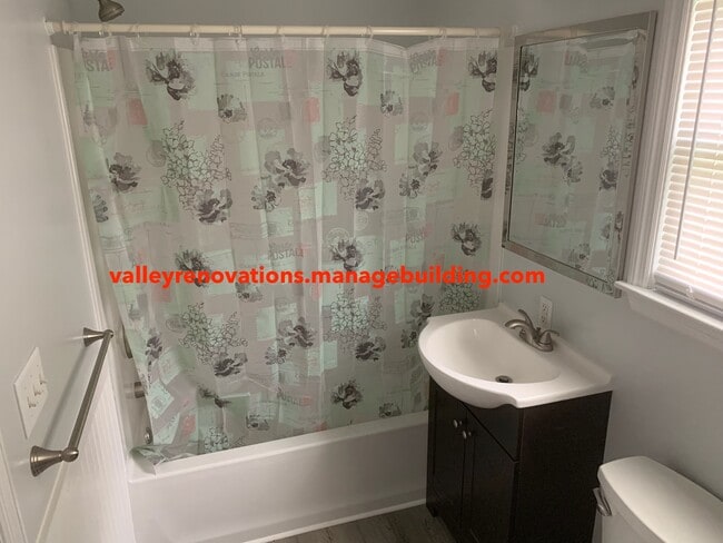 Foto del edificio - 218 Dewey Ave