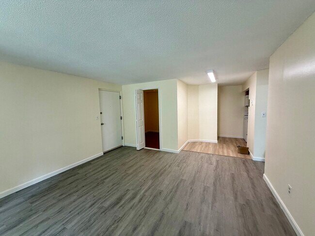 Foto del edificio - 30 Juniper Rd