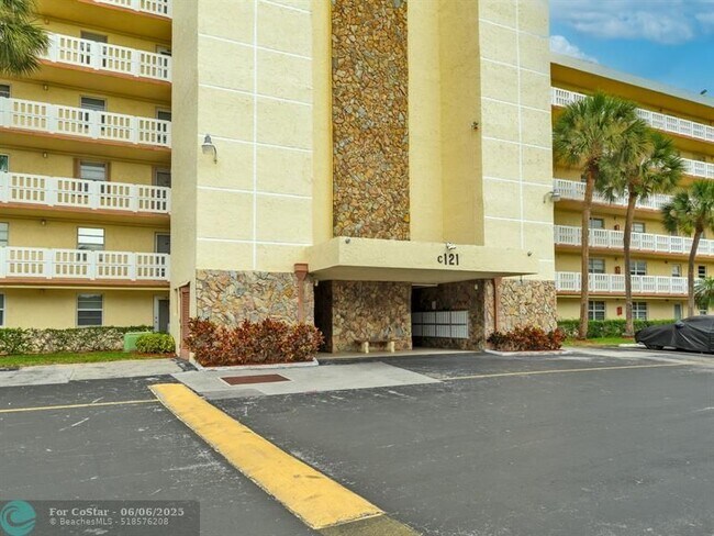 Foto del edificio - 121 SE 3rd Ave