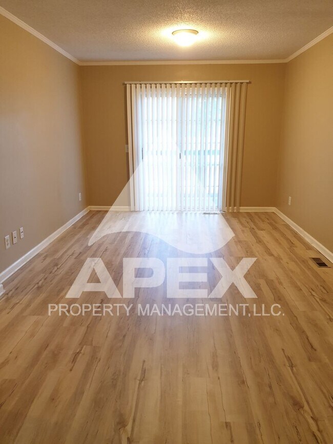 Foto del edificio - MOVE-IN SPECIAL,NO RENT TIL APRIL 1ST! - NICE 3 Bd | 2 Ba Top Floor Condo in West Knoxville!