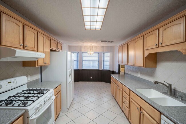 Foto del edificio - 3 Bed / 2 Bath in Broken Arrow!