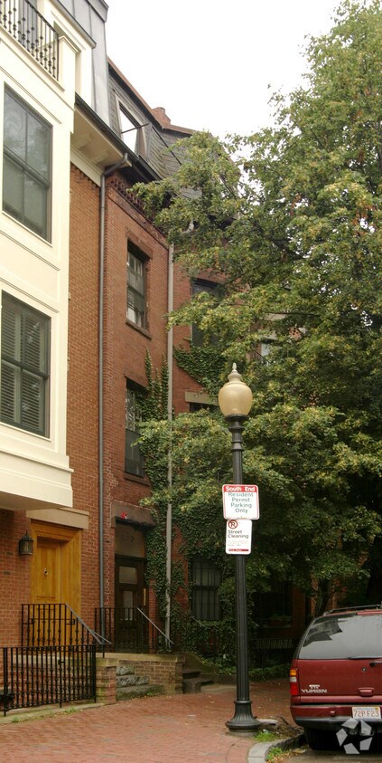 Building Photo - 102 Chandler St