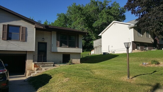 Building Photo - 237 Greenfield Pky