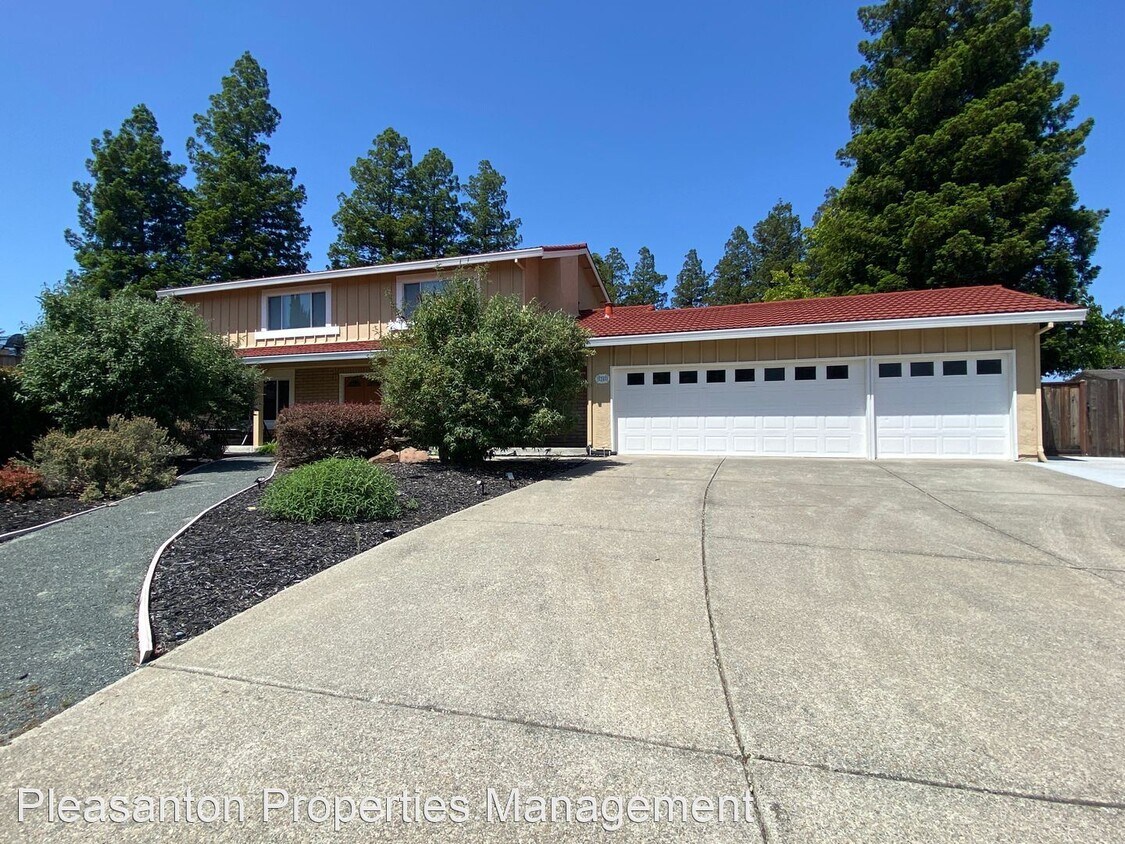 Primary Photo - 4 br, 2.5 bath House - 38 Roatan Ct.