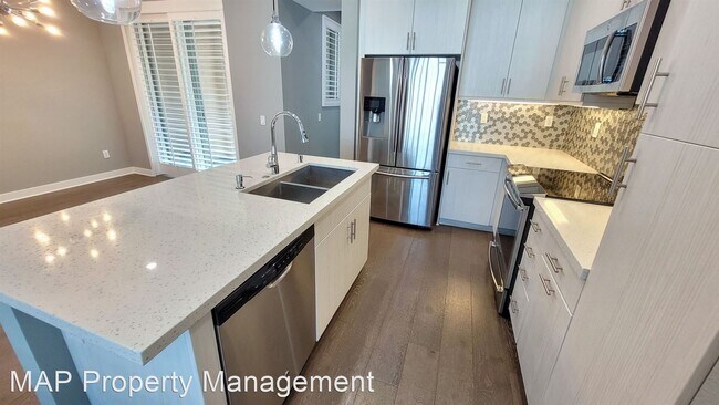 Building Photo - 2 br, 2.5 bath House - 305 Mission Road