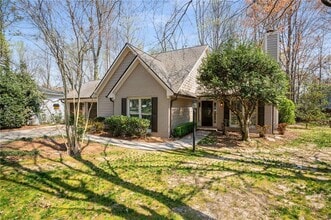 Building Photo - 1813 N Creek Cir