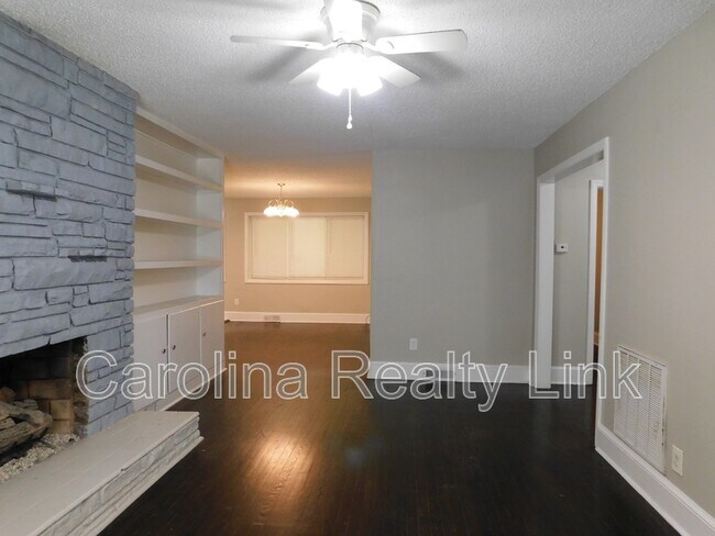 Foto del edificio - 411 Gray Dr