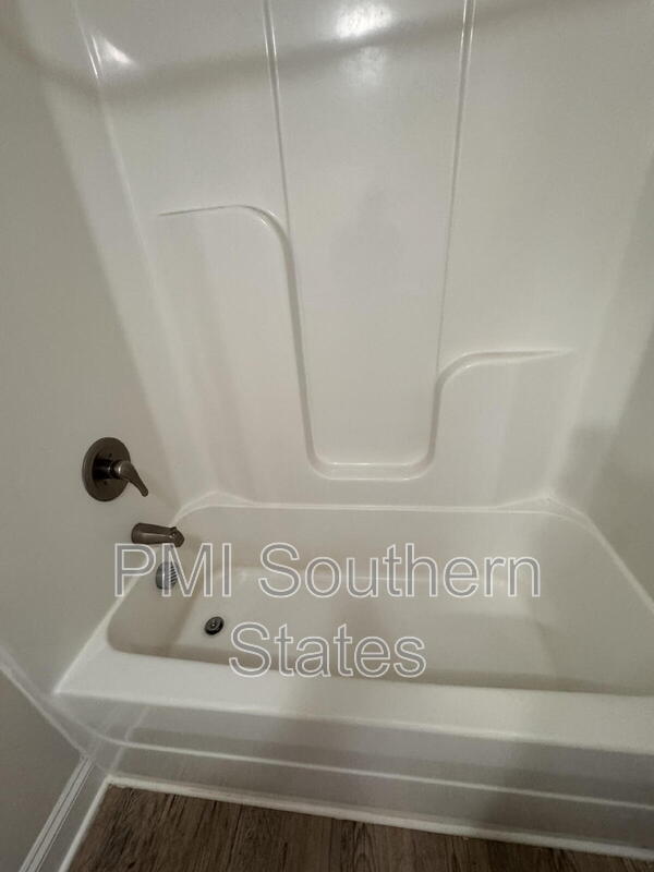 Foto del edificio - 200 Walnut Hill Dr