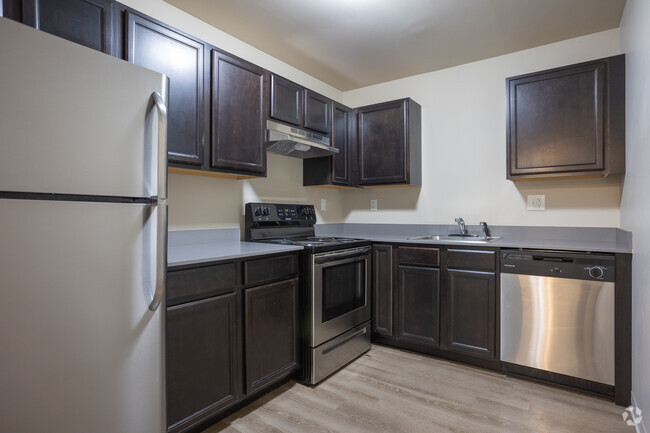 1 BR, 1 BA - 743SF - The Uptowne Apartments