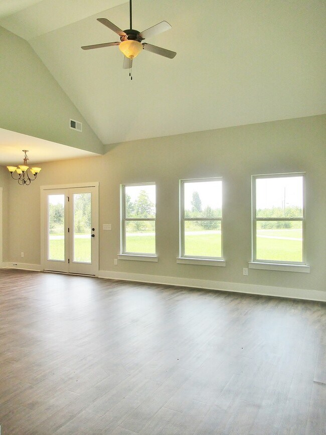 Foto del edificio - Home in Pleasant Grove... Available to View Now!!!