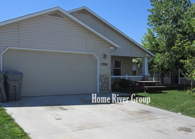 Primary Photo - 10765 Gossamer St