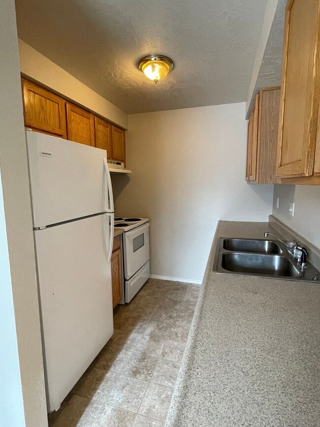 Building Photo - Orchard St Triplex